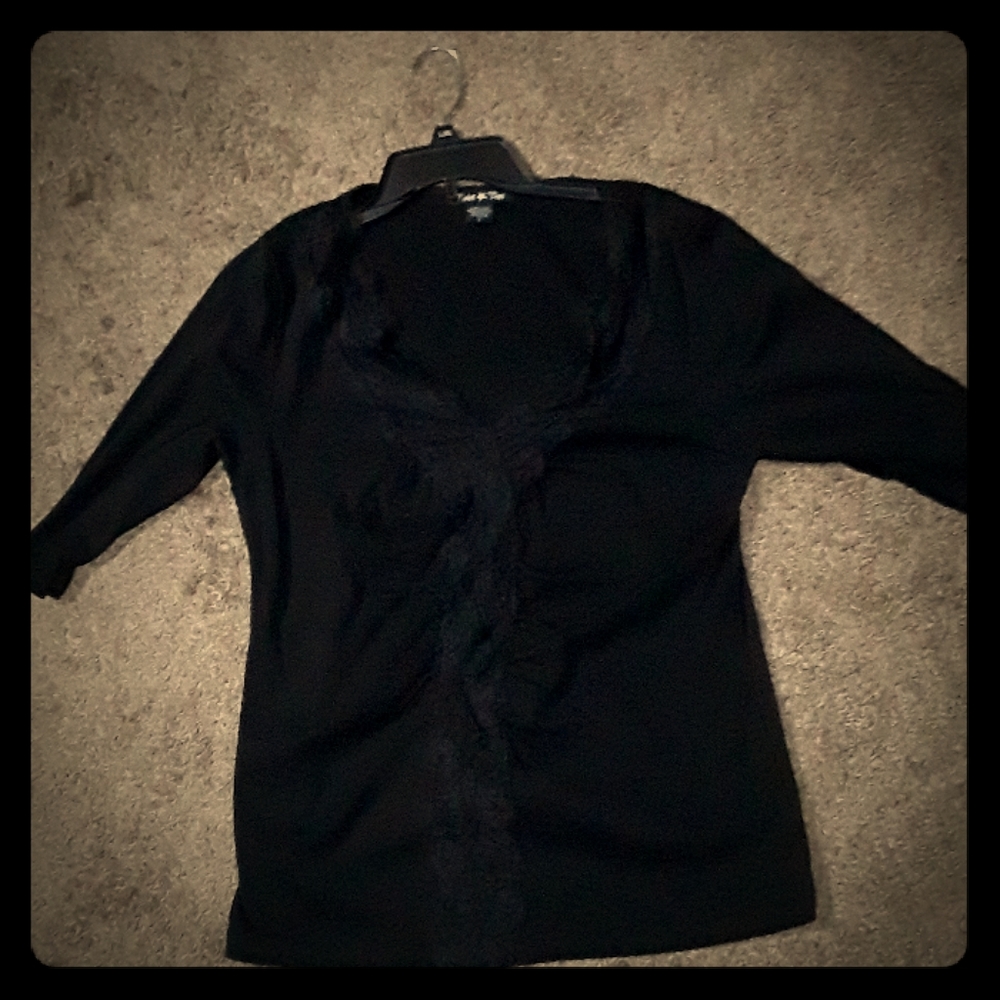 Black v-neck lace 3/4 sleeve